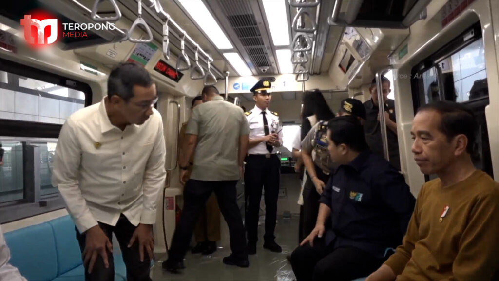 Presiden Jokowi Fokus pada Keselamatan Saat Mengujicobakan LRT Jabodebek-03-08-2023