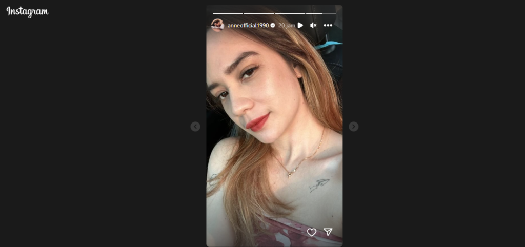 Putri Anne Memamerkan Tato