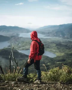 Tips-Memilih-Jaket-Gunung-yang-Tepat-untuk-Pendakian