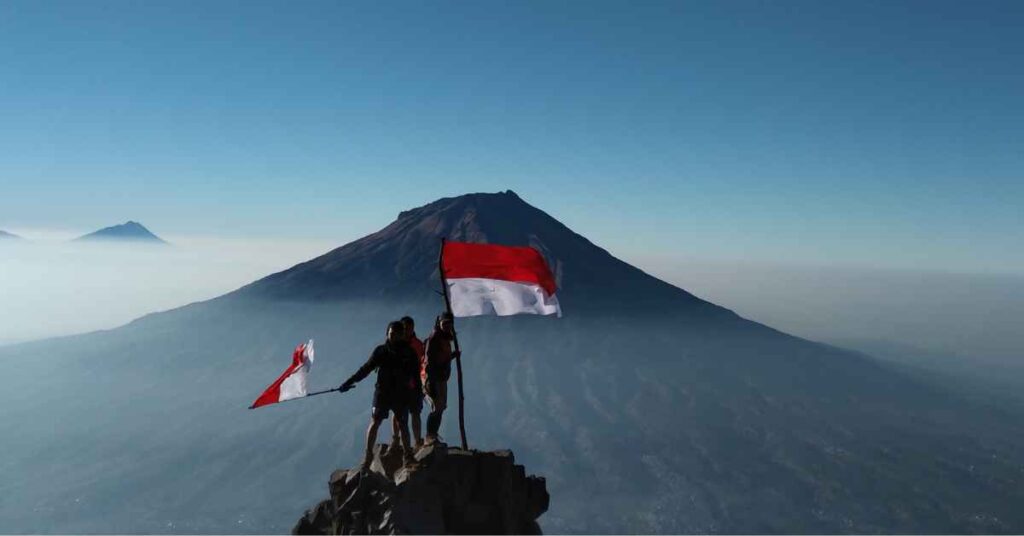 Upacara 17 Agustus di Gunung. (Istimewa)