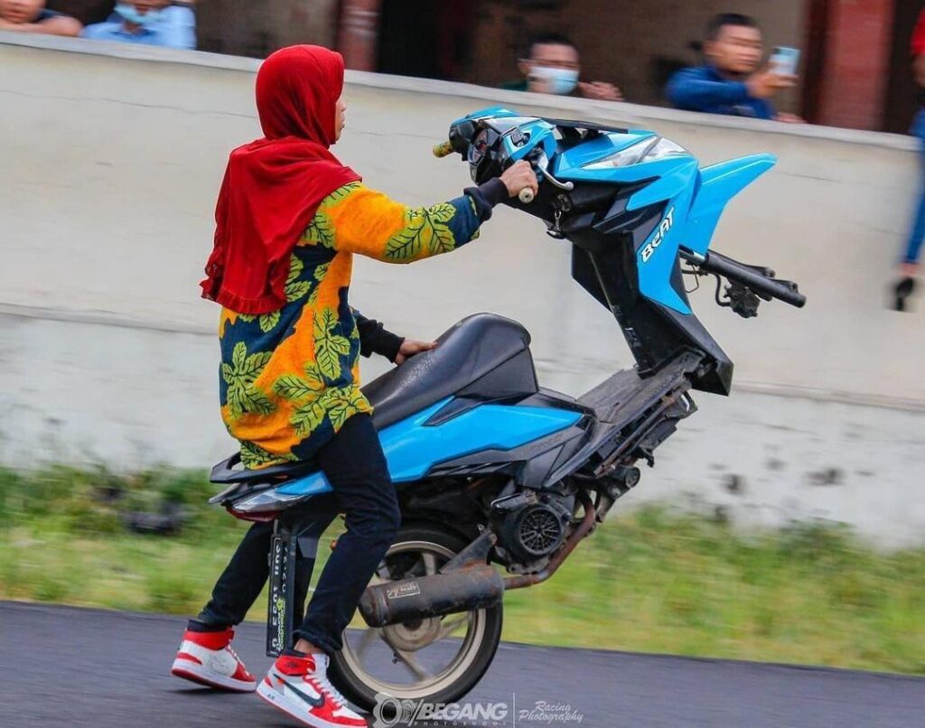Youtuber emak gila