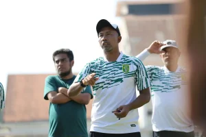 Kemenangan Persebaya Uston Nawawi