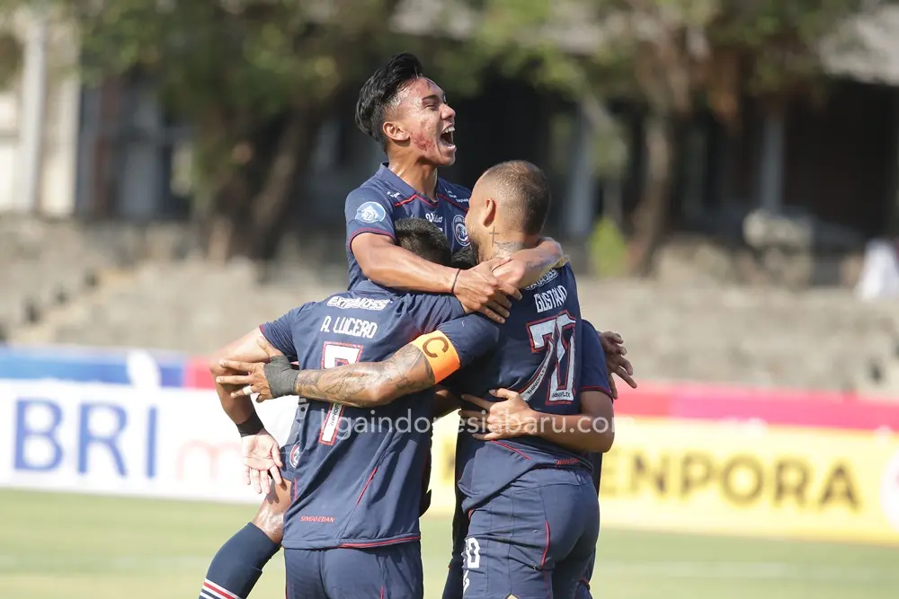 kandidat pelatih Arema FC