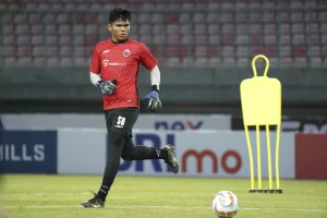 kiper persija cahya supriadi