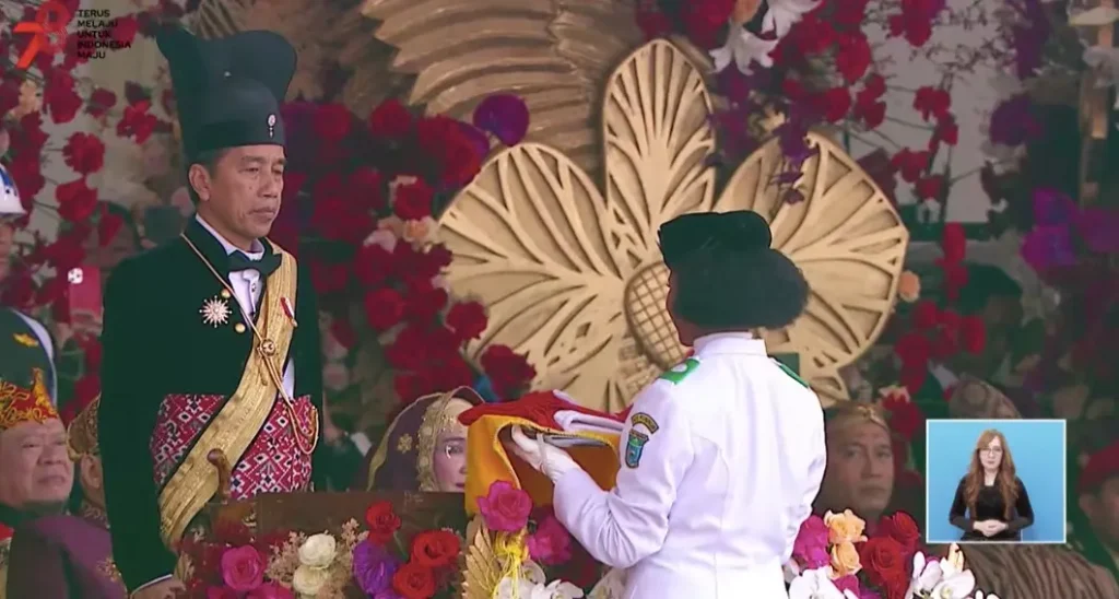 makna baju Ageman Songkok Singkepan Ageng
