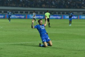 Marc Klok Beri Pujian Atas Kontribusi Robi Darwis dan Gervane Kastaneer