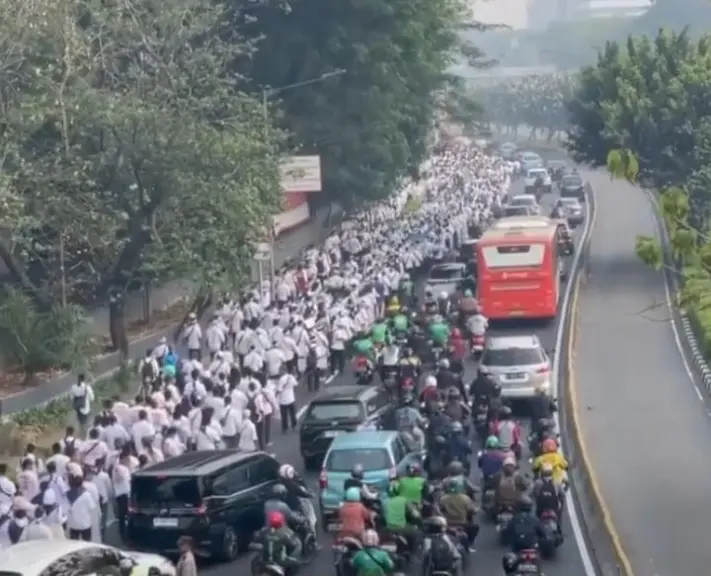 demo nakes gedung dpr