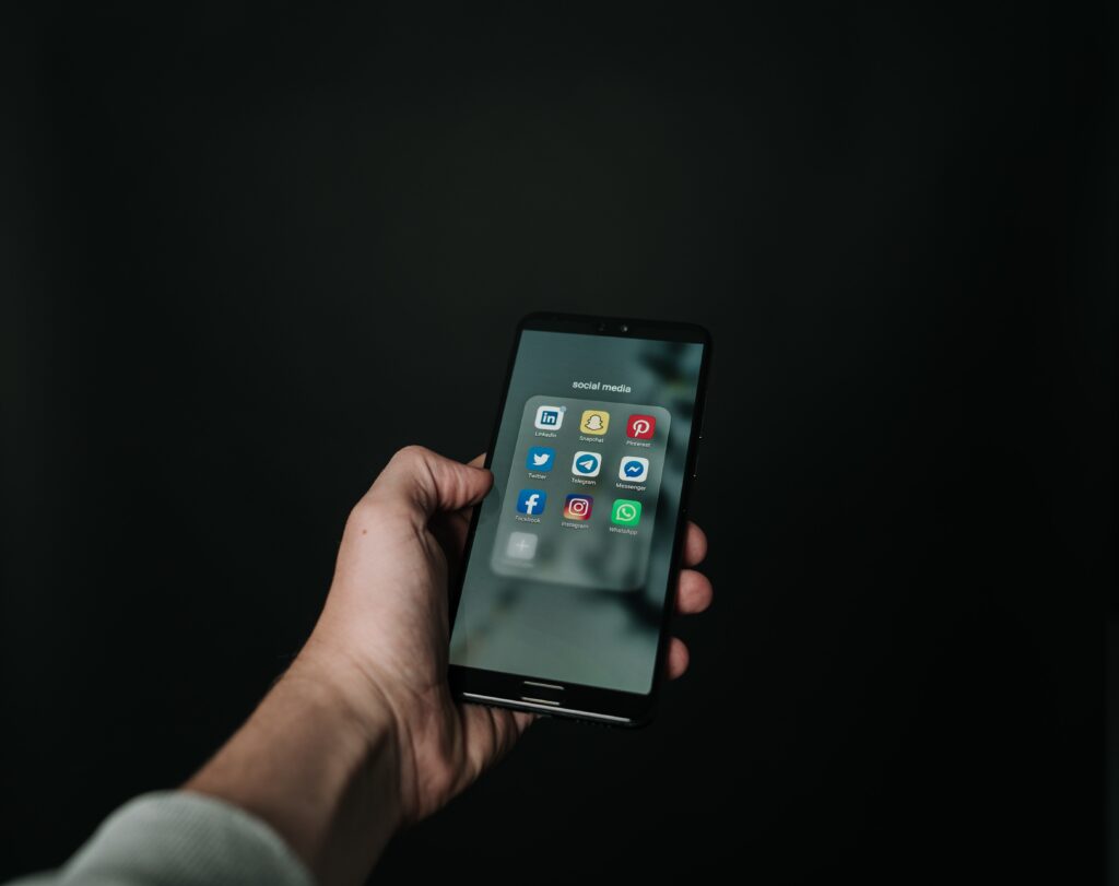 Tekanan Media dan Opini Publik