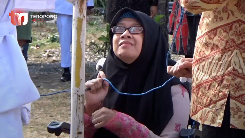 Semangat Upacara 17an Diikuti oleh Pengibar Bendera dari Kalangan Disabilitas dan Santri