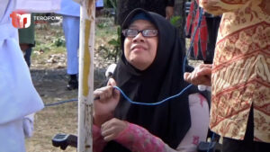 Semangat Upacara 17an Diikuti oleh Pengibar Bendera dari Kalangan Disabilitas dan Santri