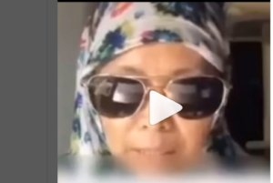 wanita berhijab makan babi