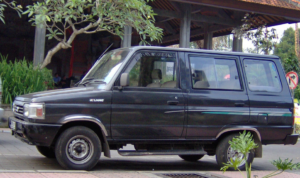 Merawat Mobil Tua Toyota Kijang