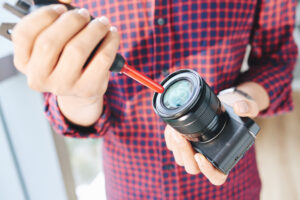 Membersihkan Sensor Kamera