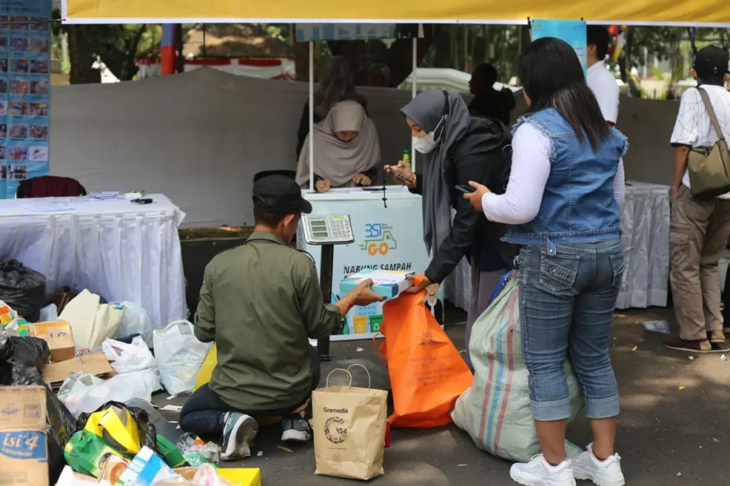 Bazzar Bayar Pakai Sampah