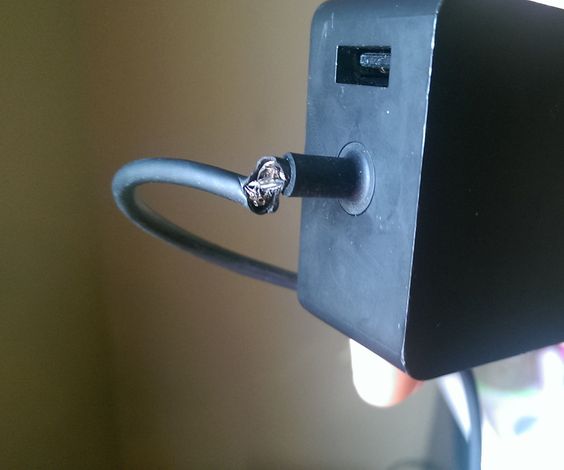 charger laptop rusak