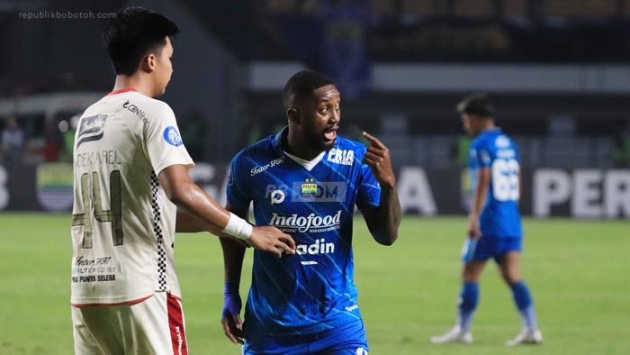 Levy Madinda persib