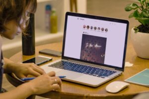 membuat story instagram di laptop
