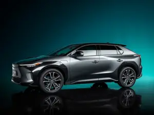 Mobil Listrik bZ4X Delegasi Toyota buat KTT AIS di Bali