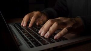 Handphone Terkena Hacker