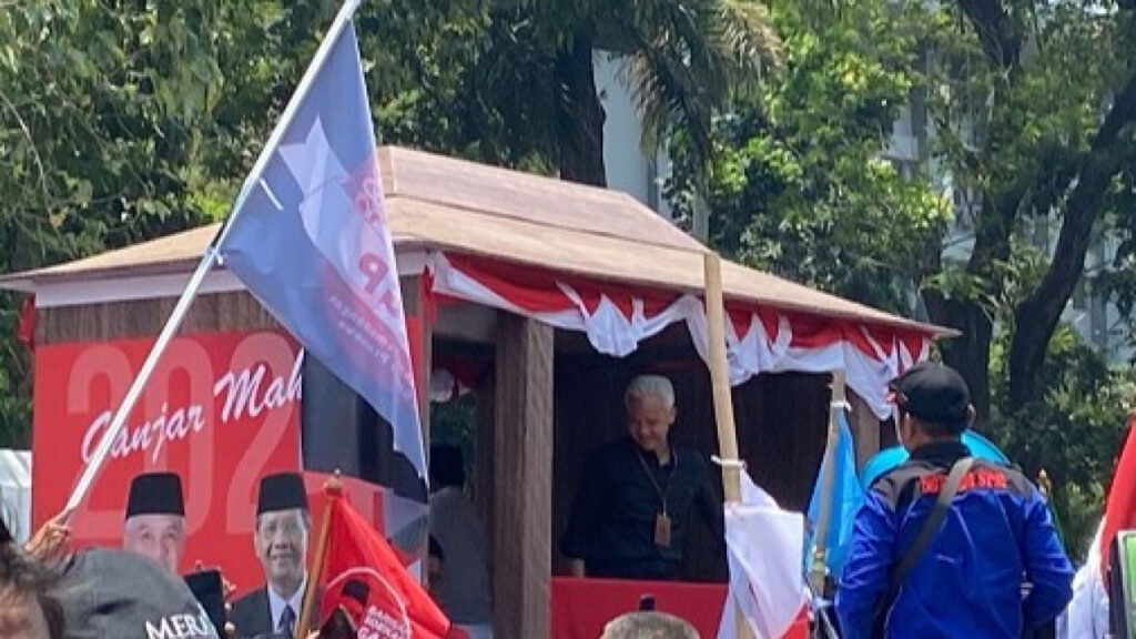Konvoi ke KPU Ganjar-Mahfud Batal Menggunakan Mobil Eks Dinas Soekarno