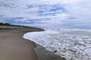 Pantai-Cemara-Cipanglay
