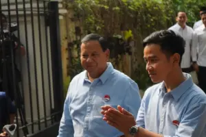 Kemeja Biru Jelang Daftar Pilpres