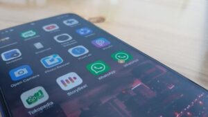 Uninstall Aplikasi Bawaan