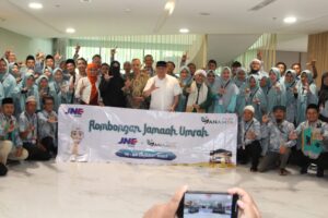 JNE Berangkatkan Umroh 345 Karyawan