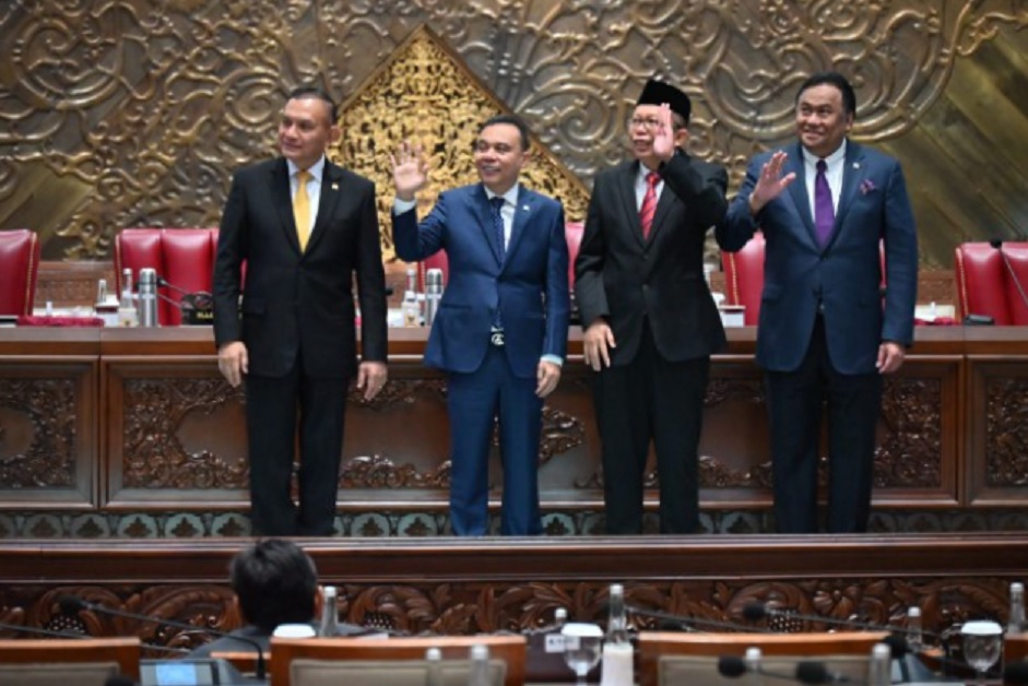 asrul sani hakim konstitusi