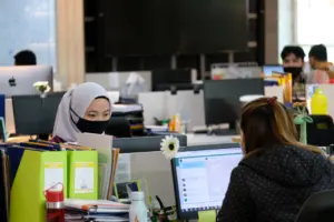 Buruh: Presiden Menetapkan Upah Minimum Naik 6,5 Persen Kenapa Apindo dan Kadin Sewot
