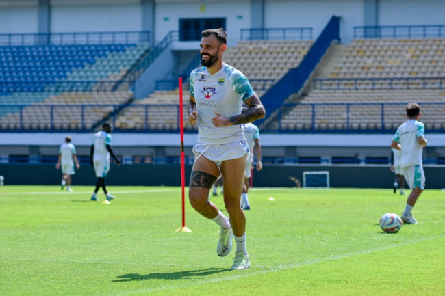 Tyronne Del Pino Usai Cetak Gol