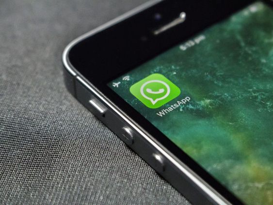 iPhone WhatsApp