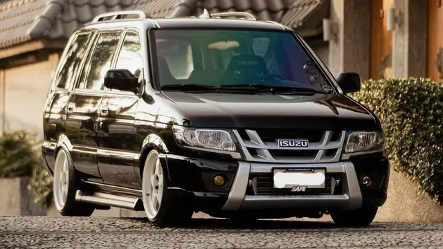 isuzu panther (2