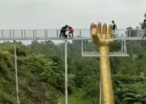 jembatan kaca banyumas (2)