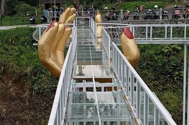jembatan kaca banyumas