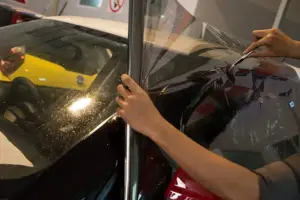kaca film gelap
