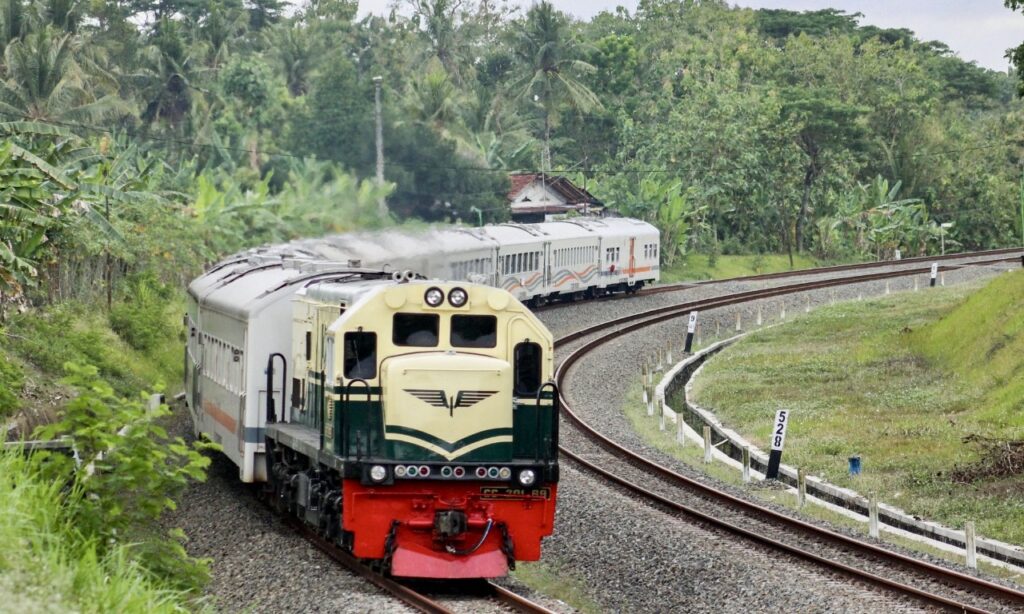 kereta anjlok