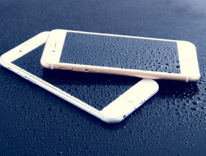 mengeluarkan air dari iphone