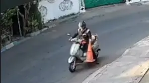 pengendara vespa matic