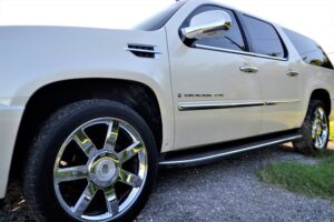 pintu mobil berdecit