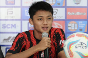 Bek Arema Achmad Maulana