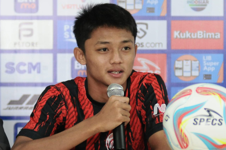 Bek Arema Achmad Maulana