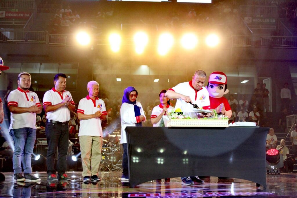 ulang tahun JNE ke-33
