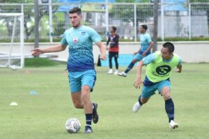 Bojan Hodak Bicara Soal Kondisi Nick Kuipers dan Dimas Drajad