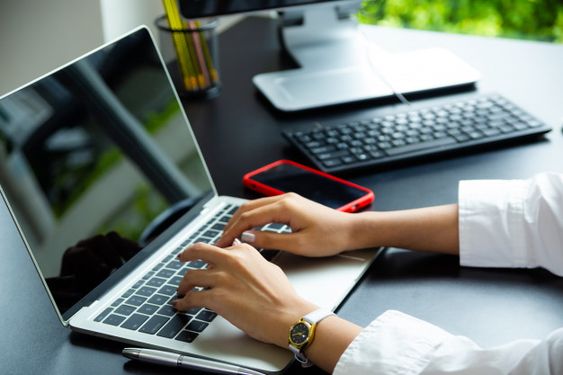 Perbandingan ChatGPT dan Grok AI