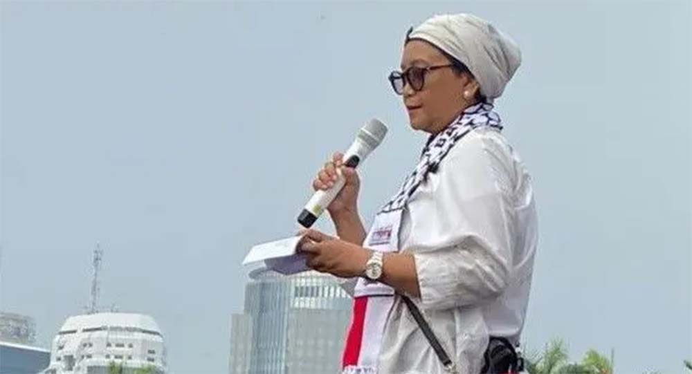 Menlu Retno Marsudi Baca Puisi