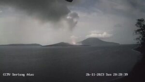 Gunung Anak Krakatau Erupsi