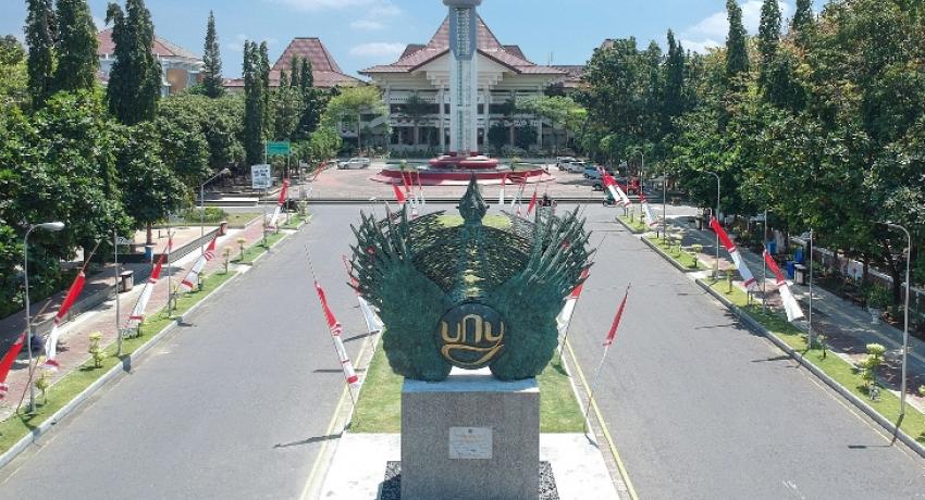 mahasiswi UNY