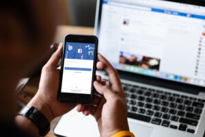 membeli smartphone bekas