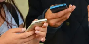 memindahkan kontak dari iPhone